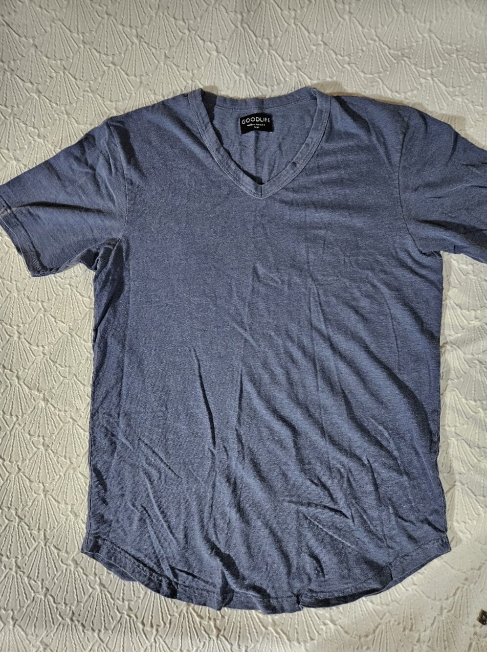 Goodlife Men's Heather Navy V-Neck Short Sleeve Tee Size L.